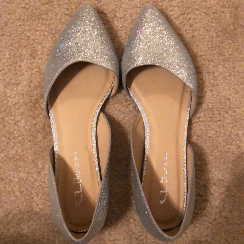 Gorgeous silver sparkle flats!